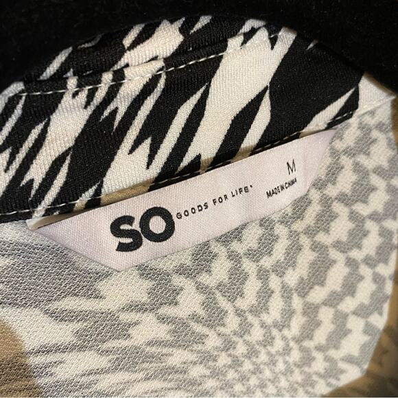 SO Women's Long Sleeve Bodysuit Size Medium Swirled Collared Funky Retro - Picture 6 of 10